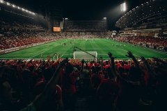 世界羽毛球公开赛男单决赛激烈对抗