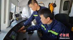 （新春走基层）“钢铁动脉”的春节守护者：光影下的坚守与温情